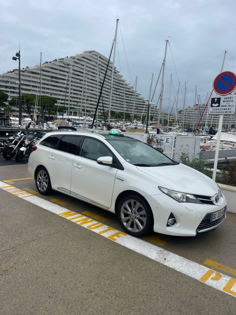 Pourquoi la réservation à l'avance est la clé ? Taxi Villeneuve Loubet